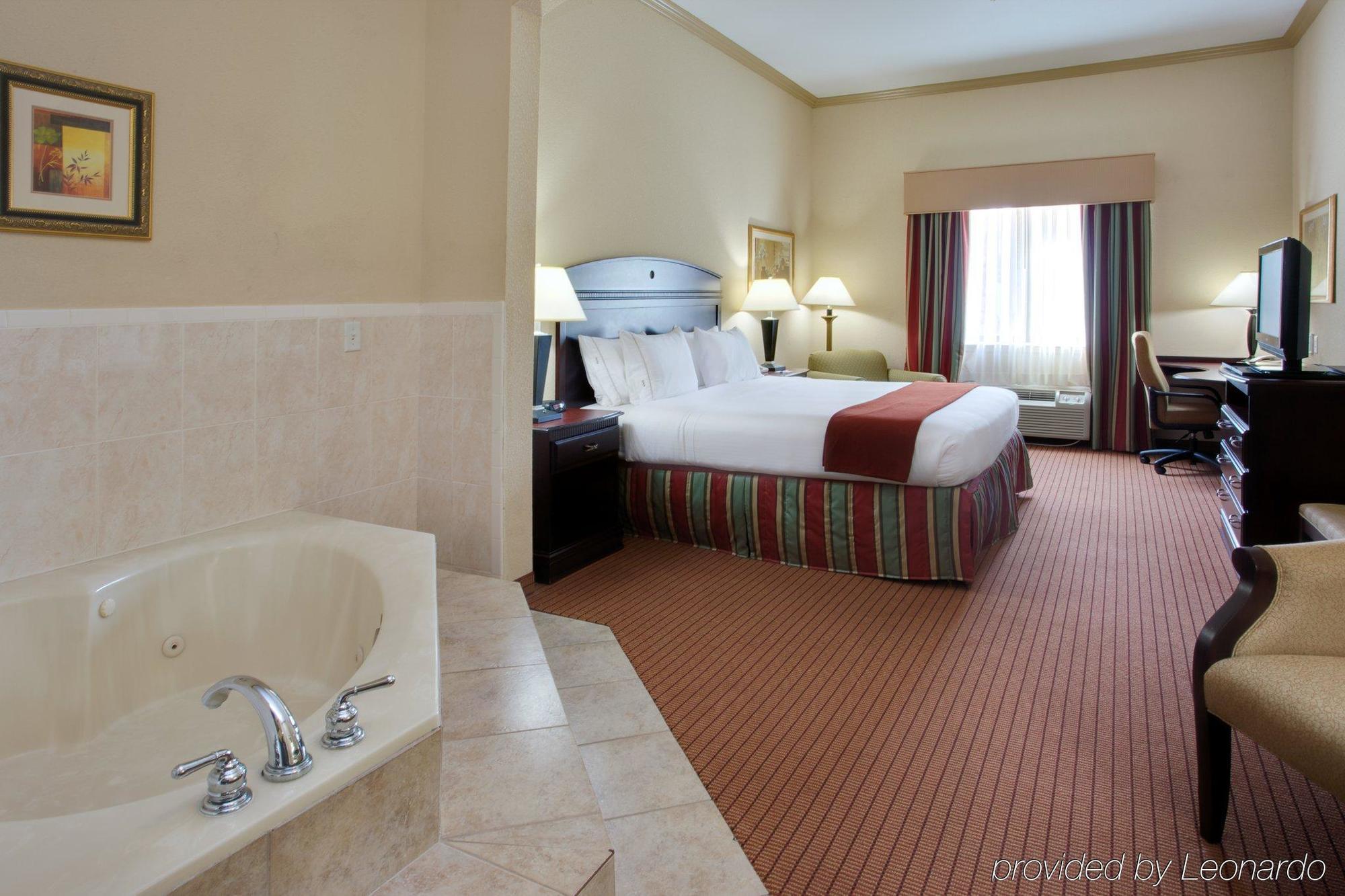 Holiday Inn Express & Suites Wharton By Ihg Oda fotoğraf