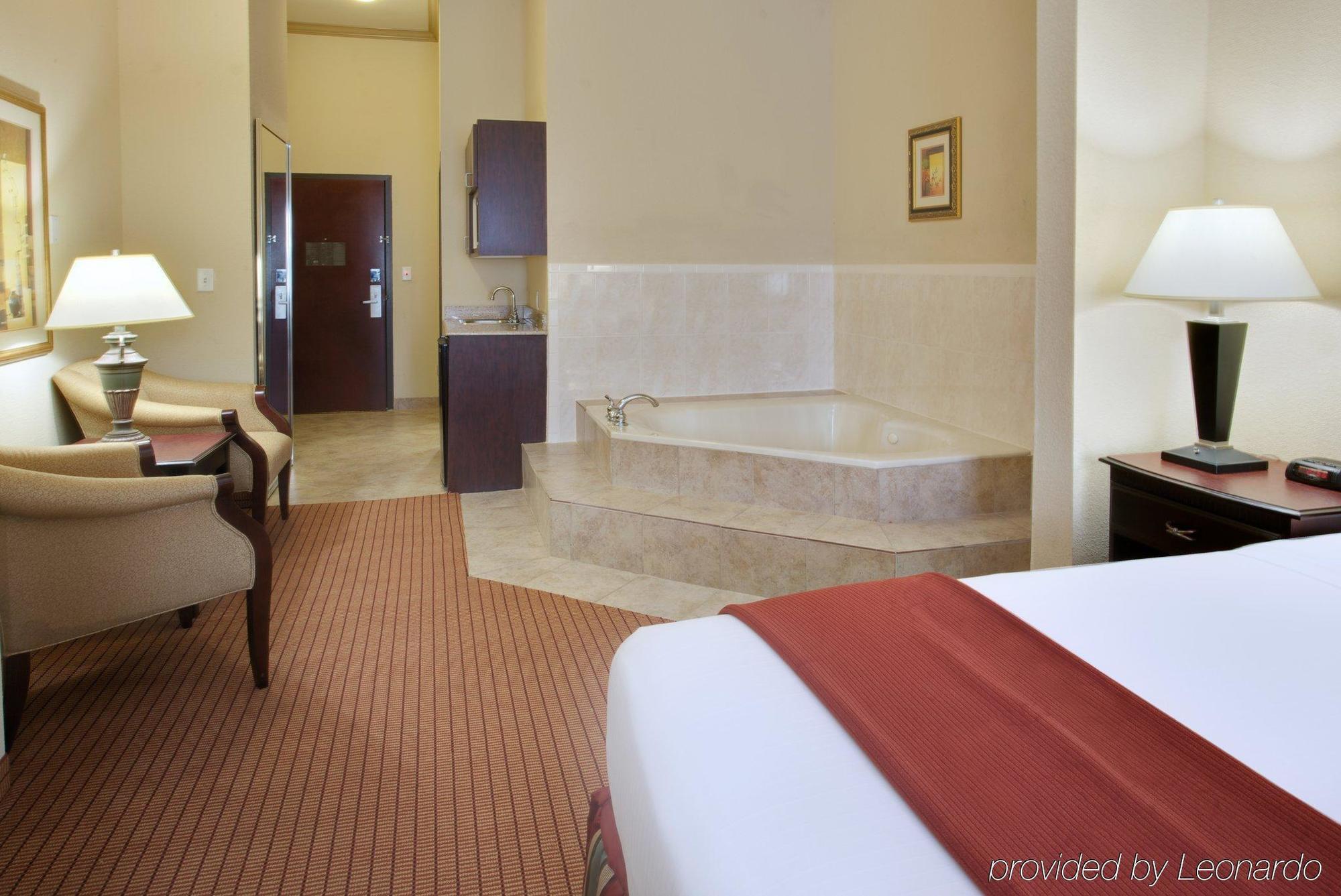 Holiday Inn Express & Suites Wharton By Ihg Oda fotoğraf