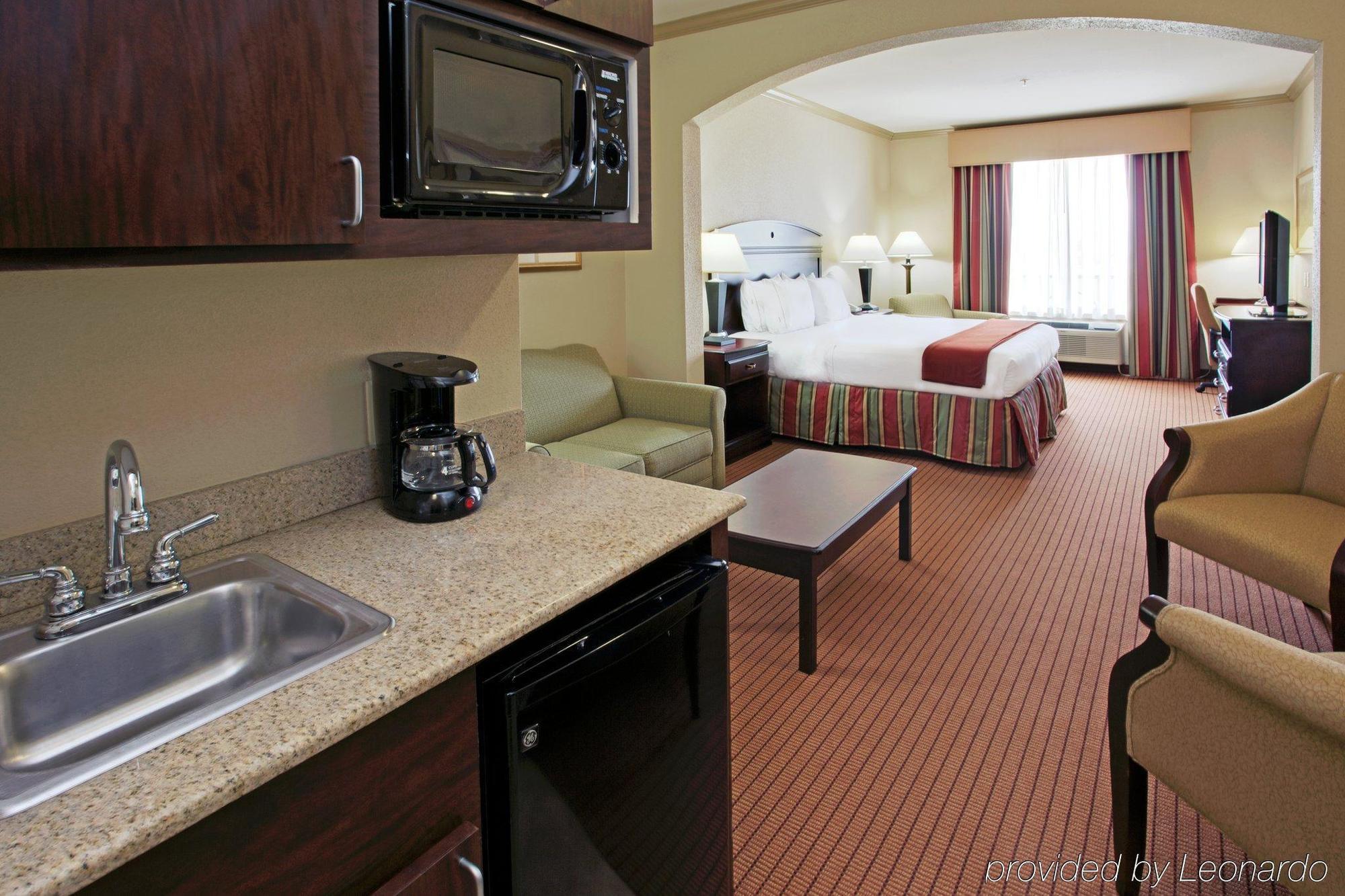 Holiday Inn Express & Suites Wharton By Ihg Oda fotoğraf
