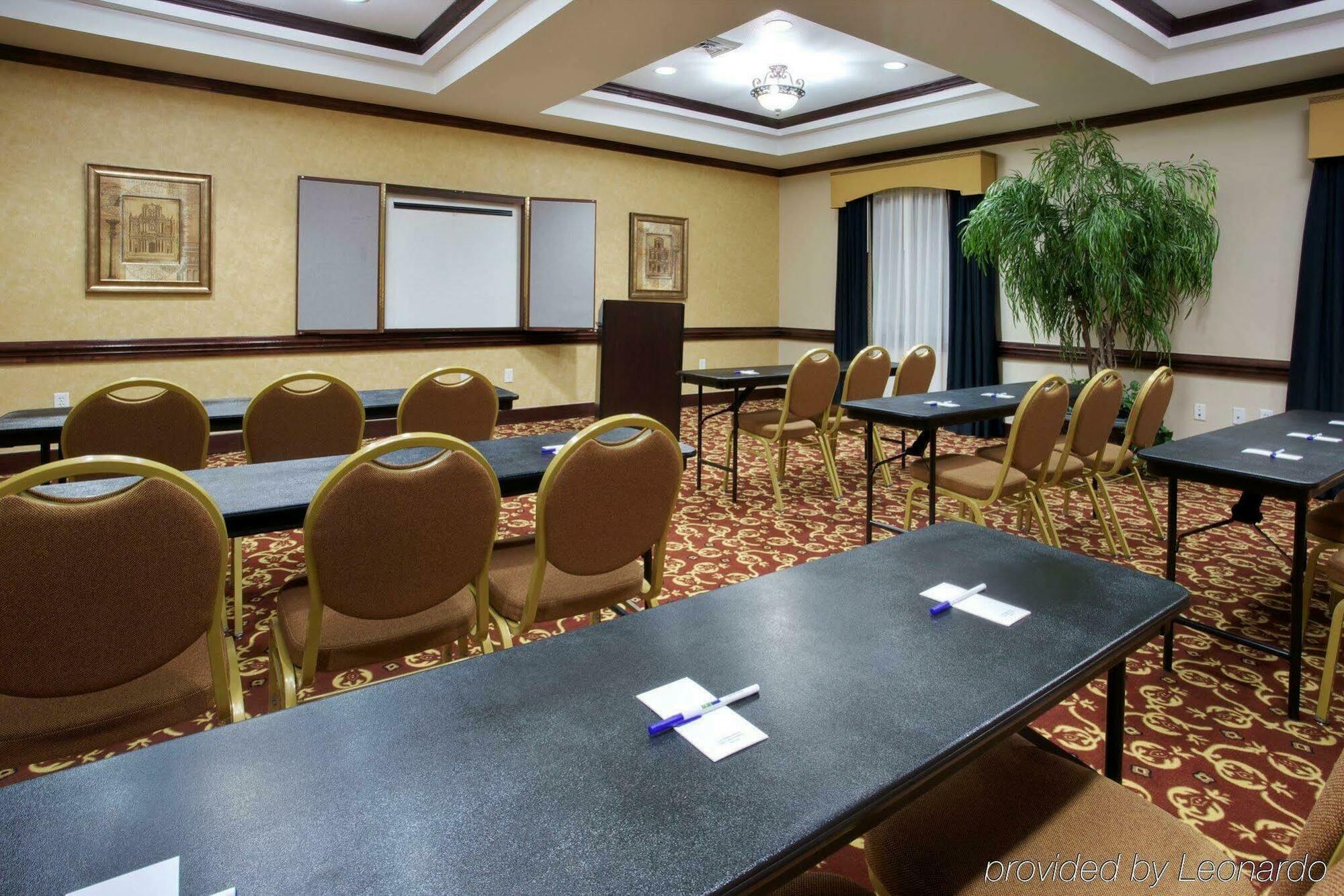 Holiday Inn Express & Suites Wharton By Ihg Konforlar fotoğraf
